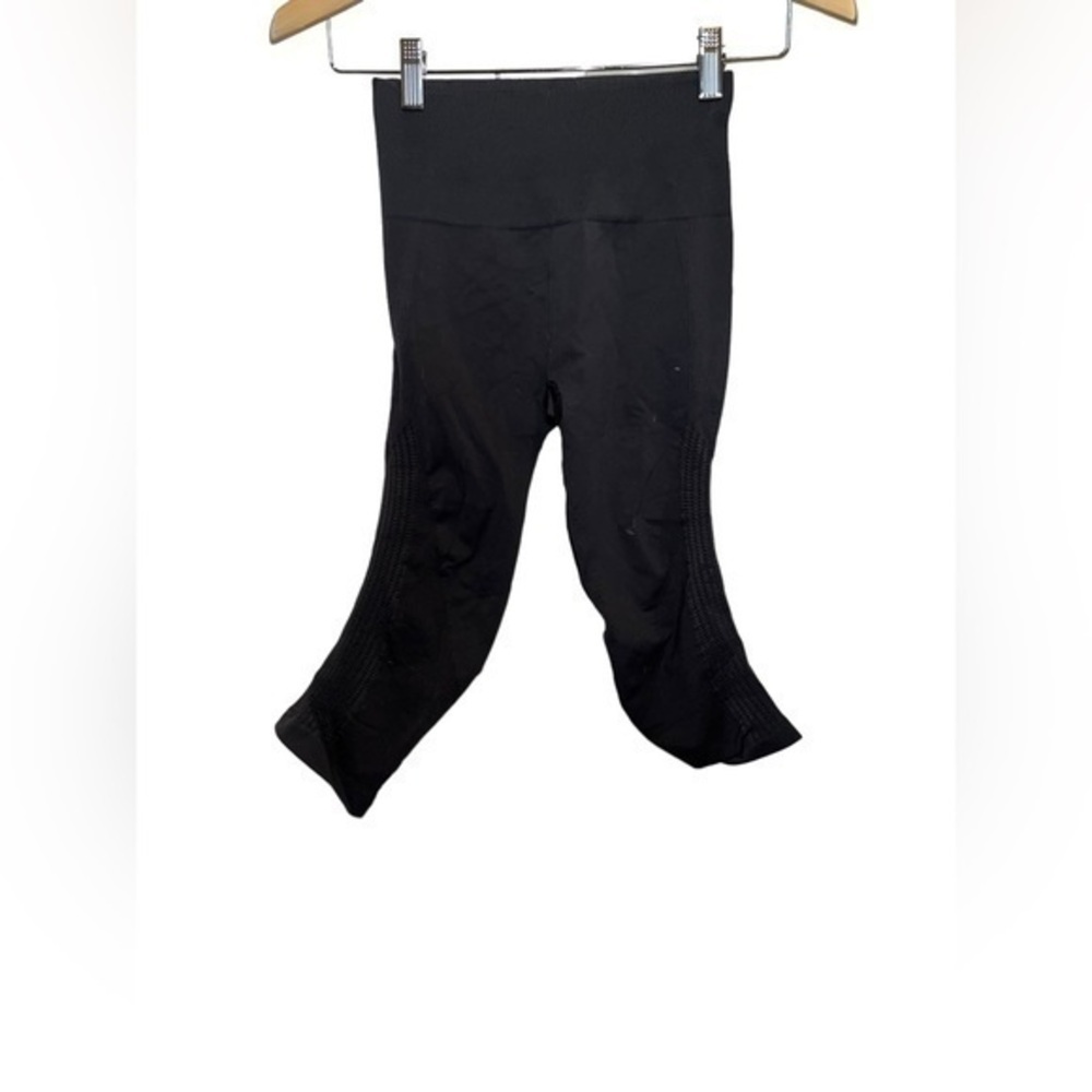 Lululemon Athletica shaper 6